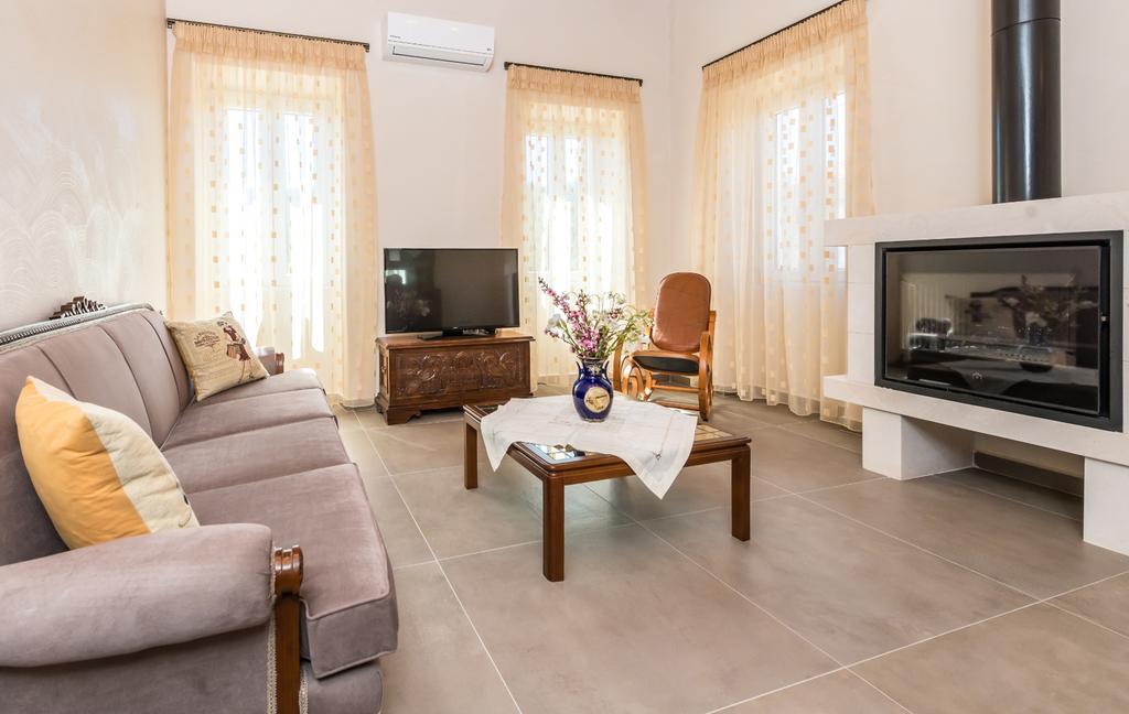 Villa Callisto- Elegant Restored Villa With Pool Yírion Extérieur photo
