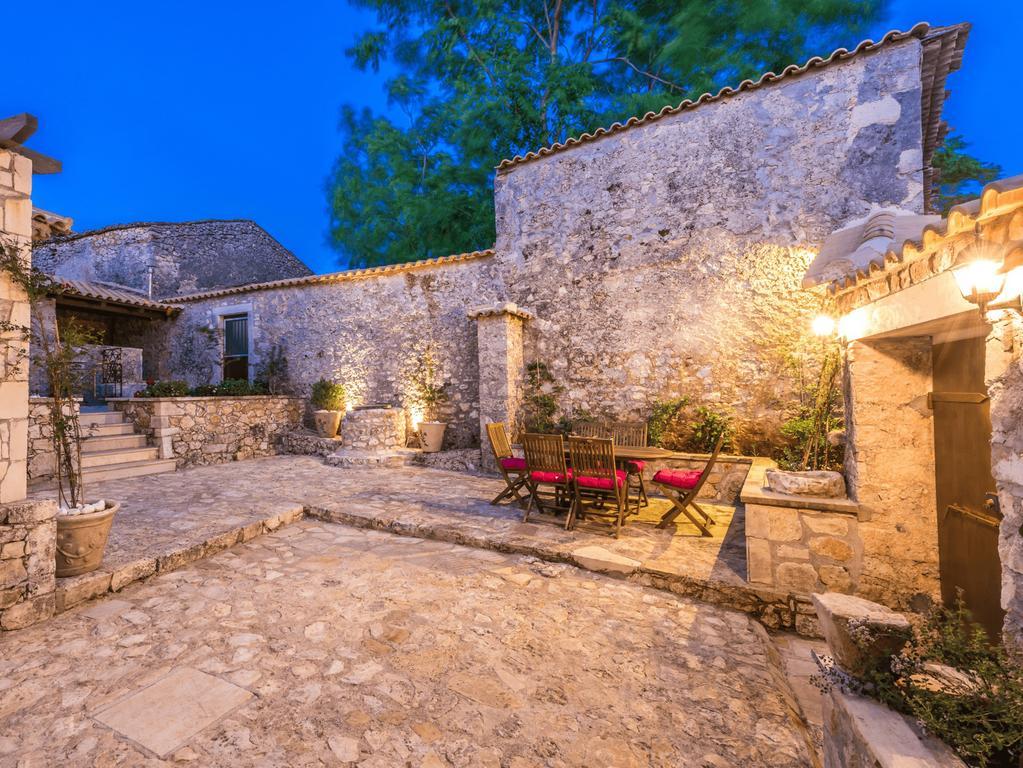 Villa Callisto- Elegant Restored Villa With Pool Yírion Extérieur photo